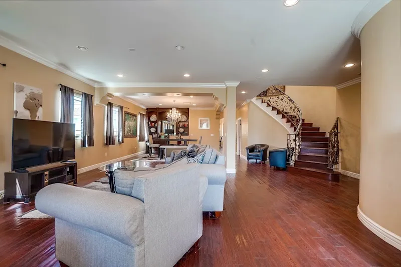 Design For Recovery - Sober Living in Los Angeles for Men - Photo 2