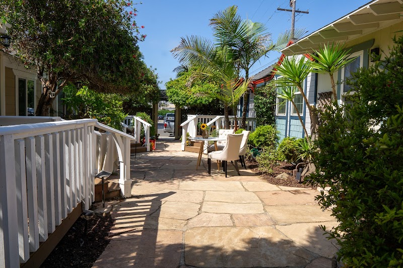 Carlsbad Beach Recovery Sober Bungalows - Photo 2