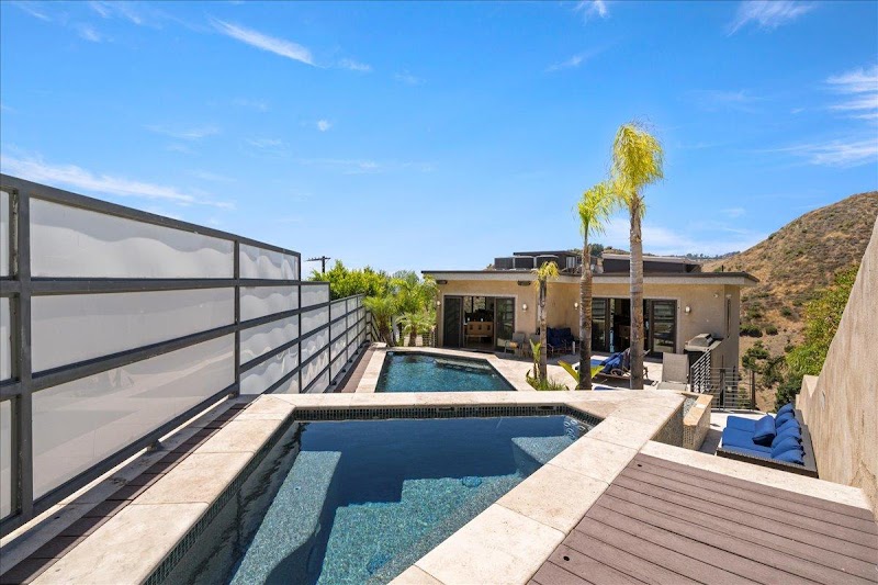 Ritz Recovery - Photo 3